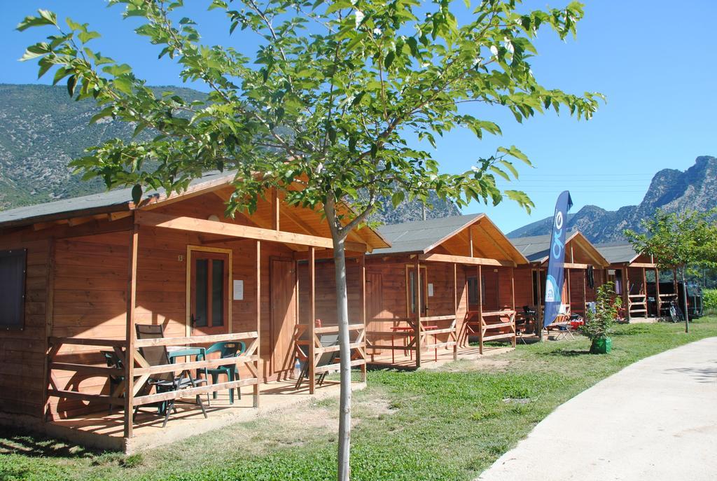 Camping Organya Hotel Ruang foto
